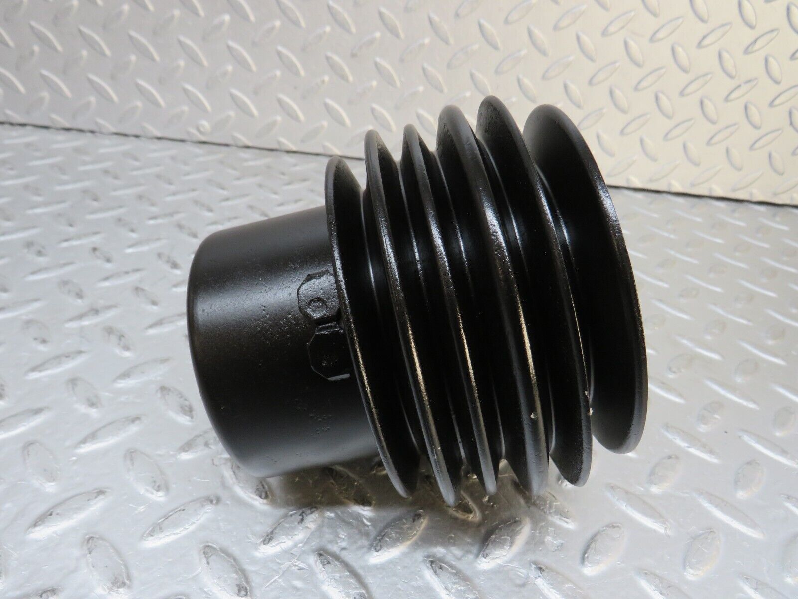 37653 Mercedes-Benz W109 300SEL Crankshaft Pulley