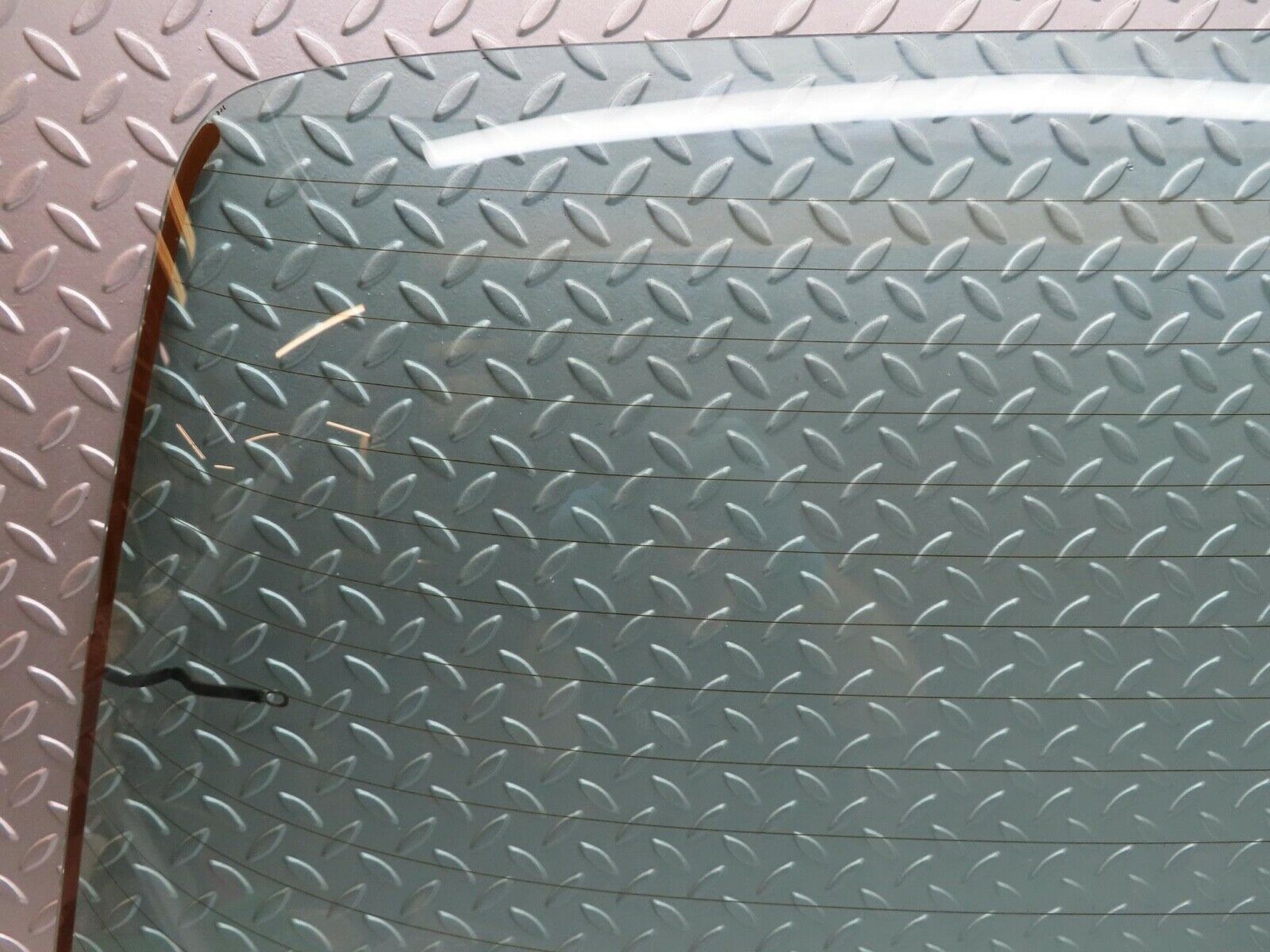 15935 Mercedes-Benz W123 280E Rear Heated Windscreen Glass