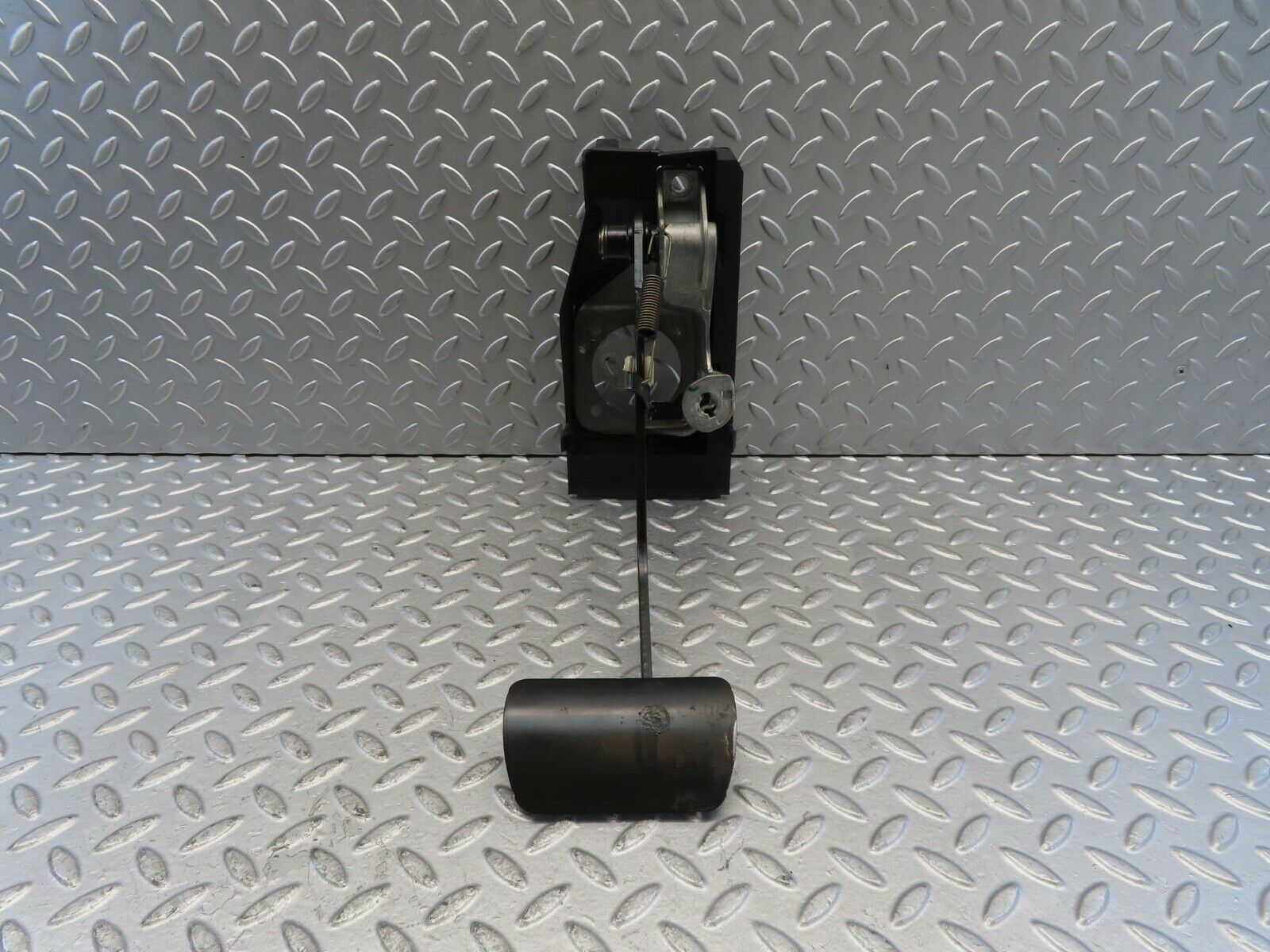 6397 Mercedes-Benz W221 S320 Brake Pedal With Bracket Support