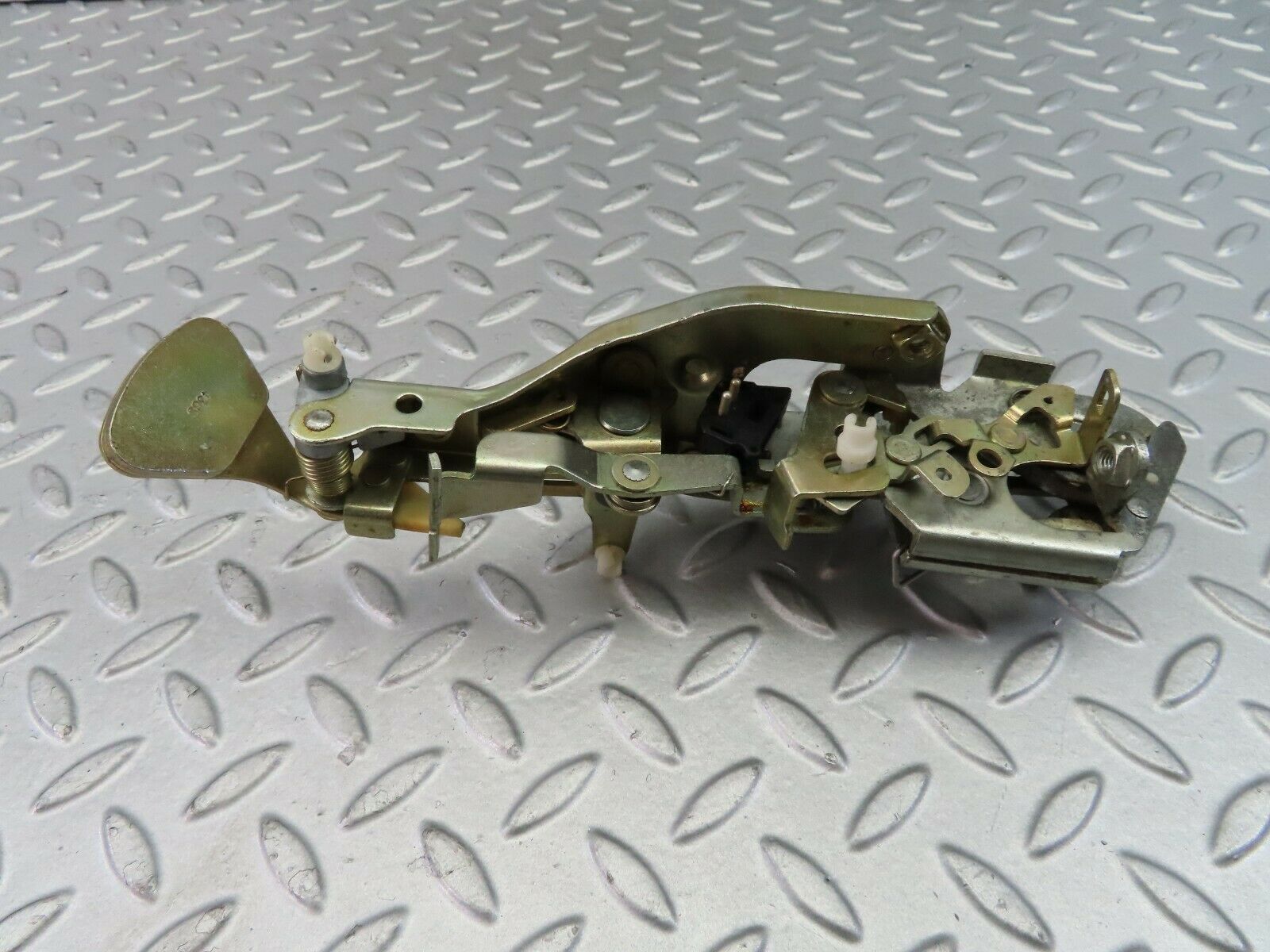 7741 Mercedes-Benz S123 230TE Wagon Tailgate Lock Mechanism 1237401035