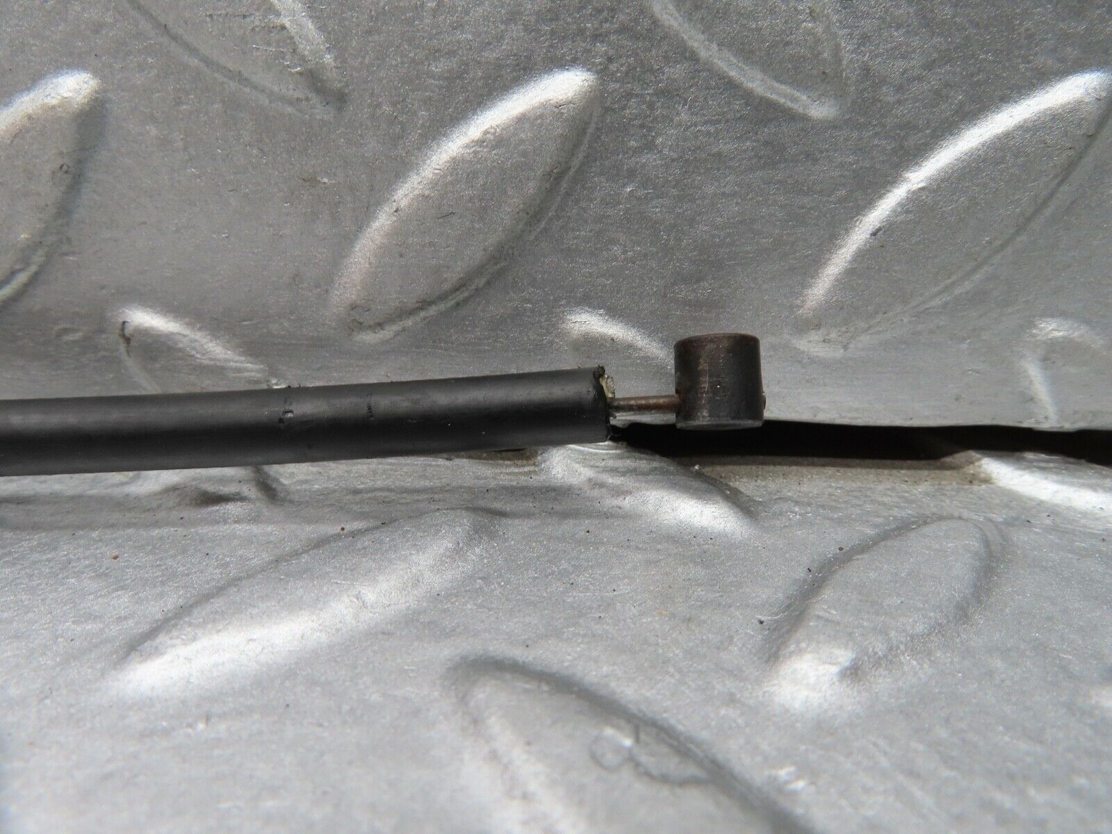 18137 Mercedes-Benz W123 200 Bonnet Release Cable