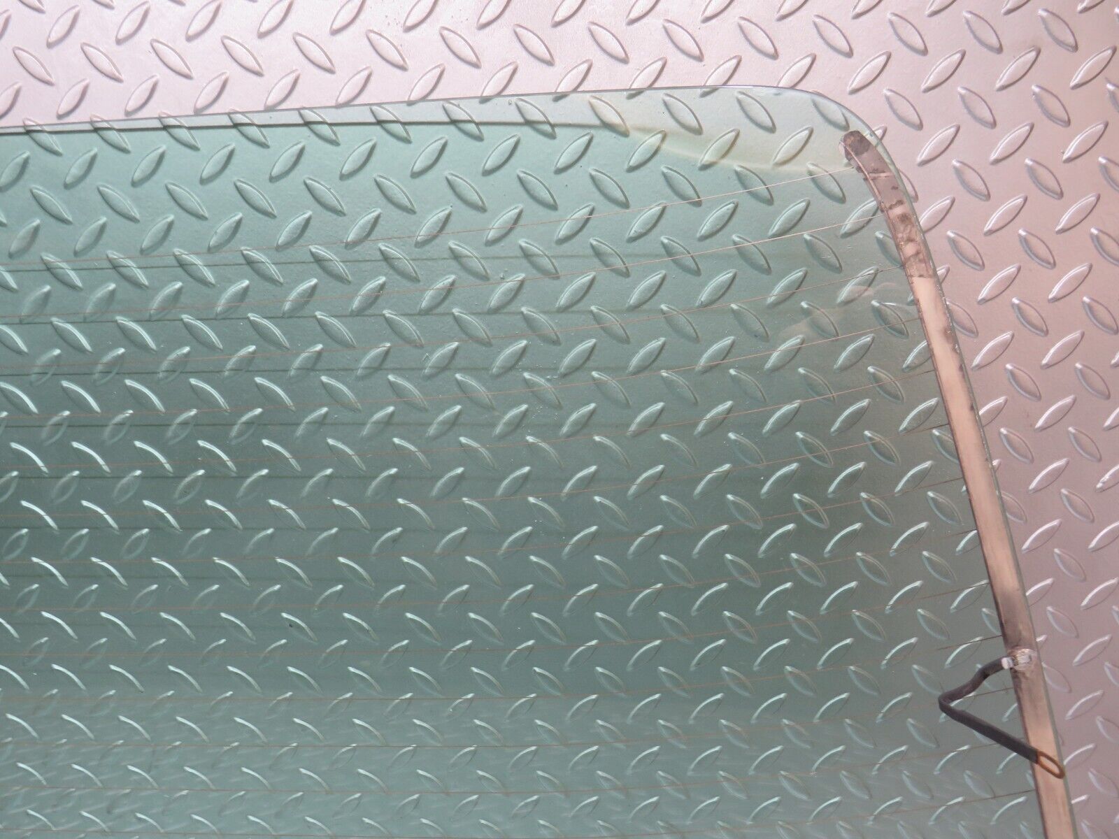 27339 Mercedes-Benz W123 280E Rear Heated Windscreen Glass