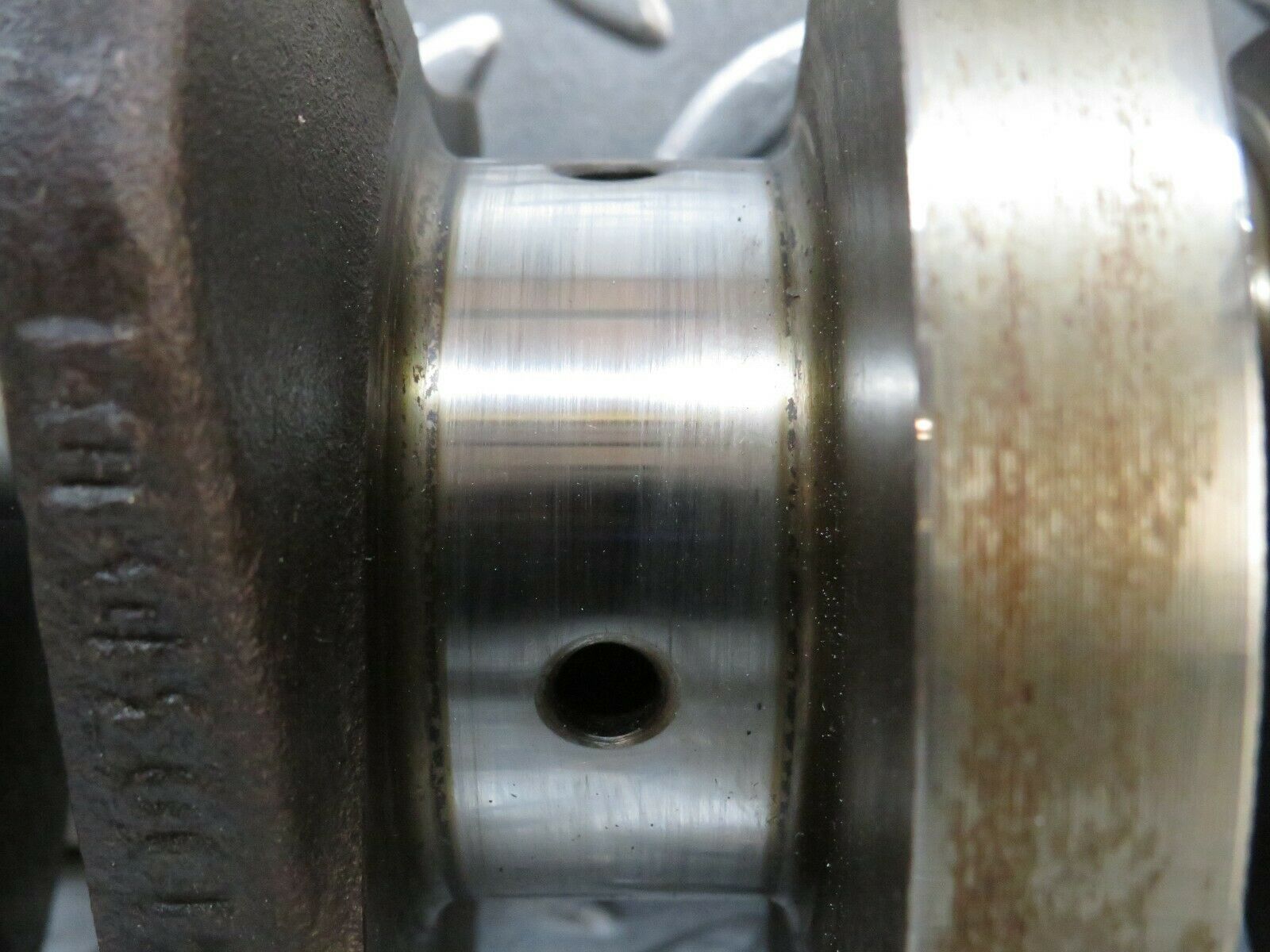 23678 Mercedes-Benz W114 280E Crankshaft 1100310101