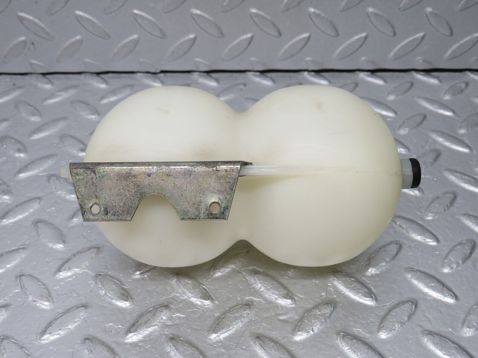 38789 Mercedes-Benz W201 190E 2.6L Vacuum Reservoir