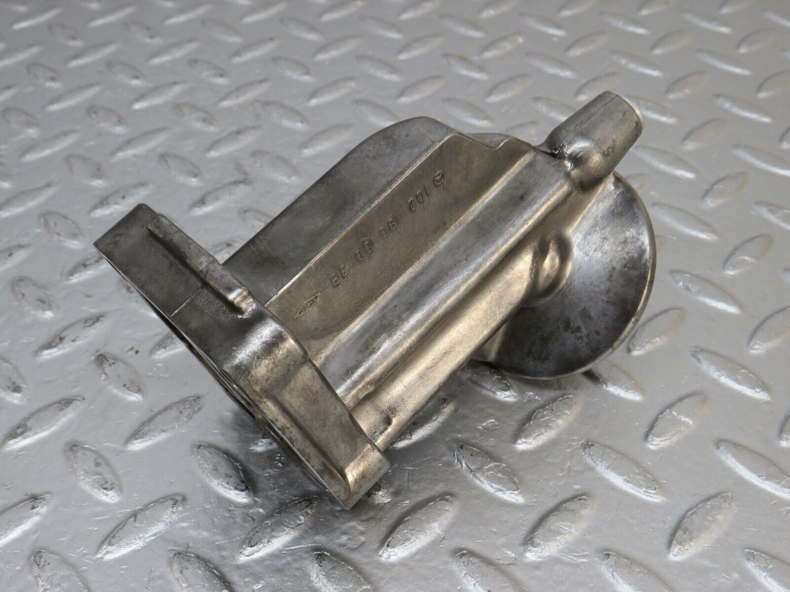 33713 Mercedes-Benz W201 190E 2.0L Oil Filter Housing 1021800038