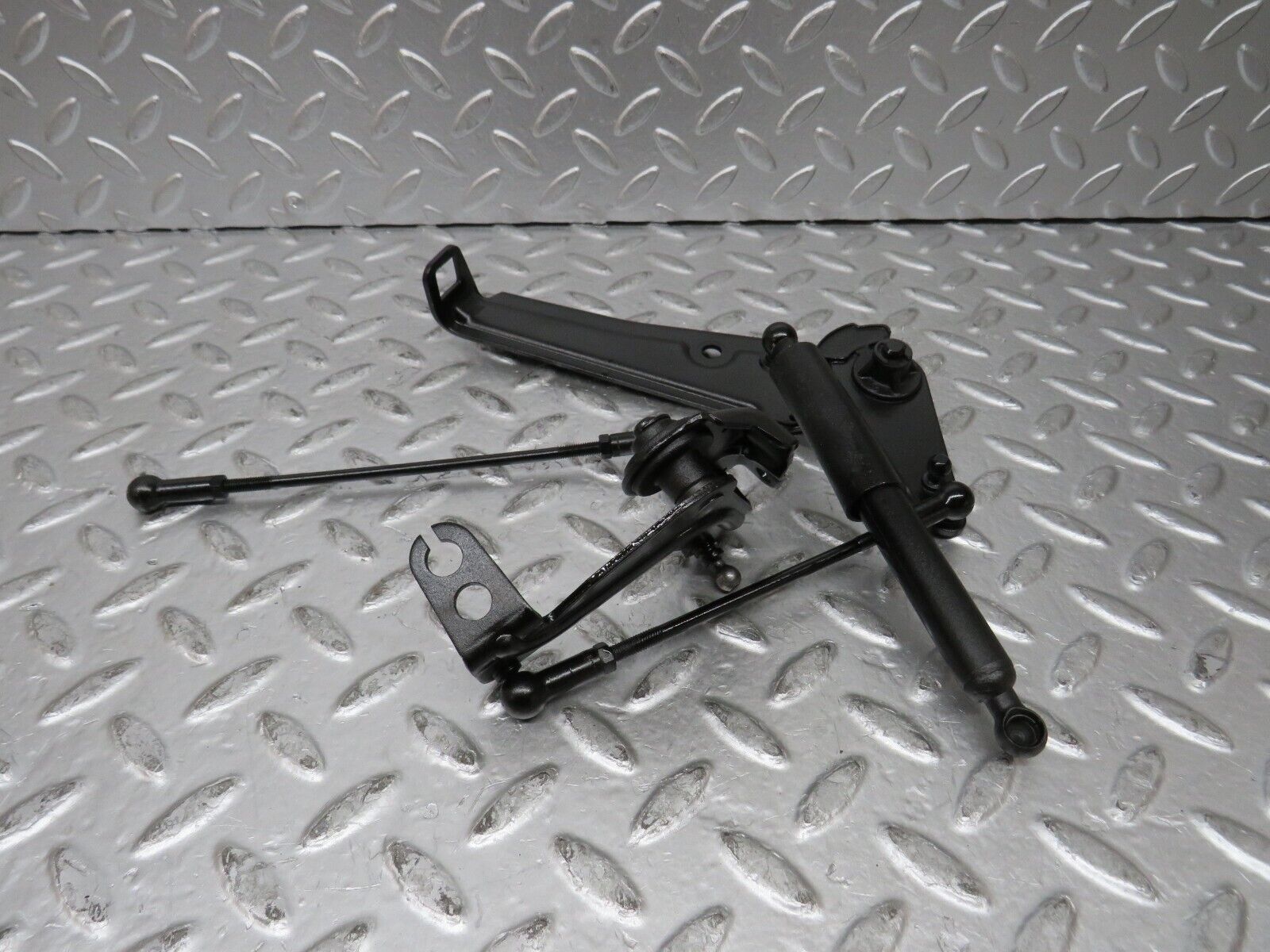 26985 Mercedes-Benz W123 240D Throttle Linkage