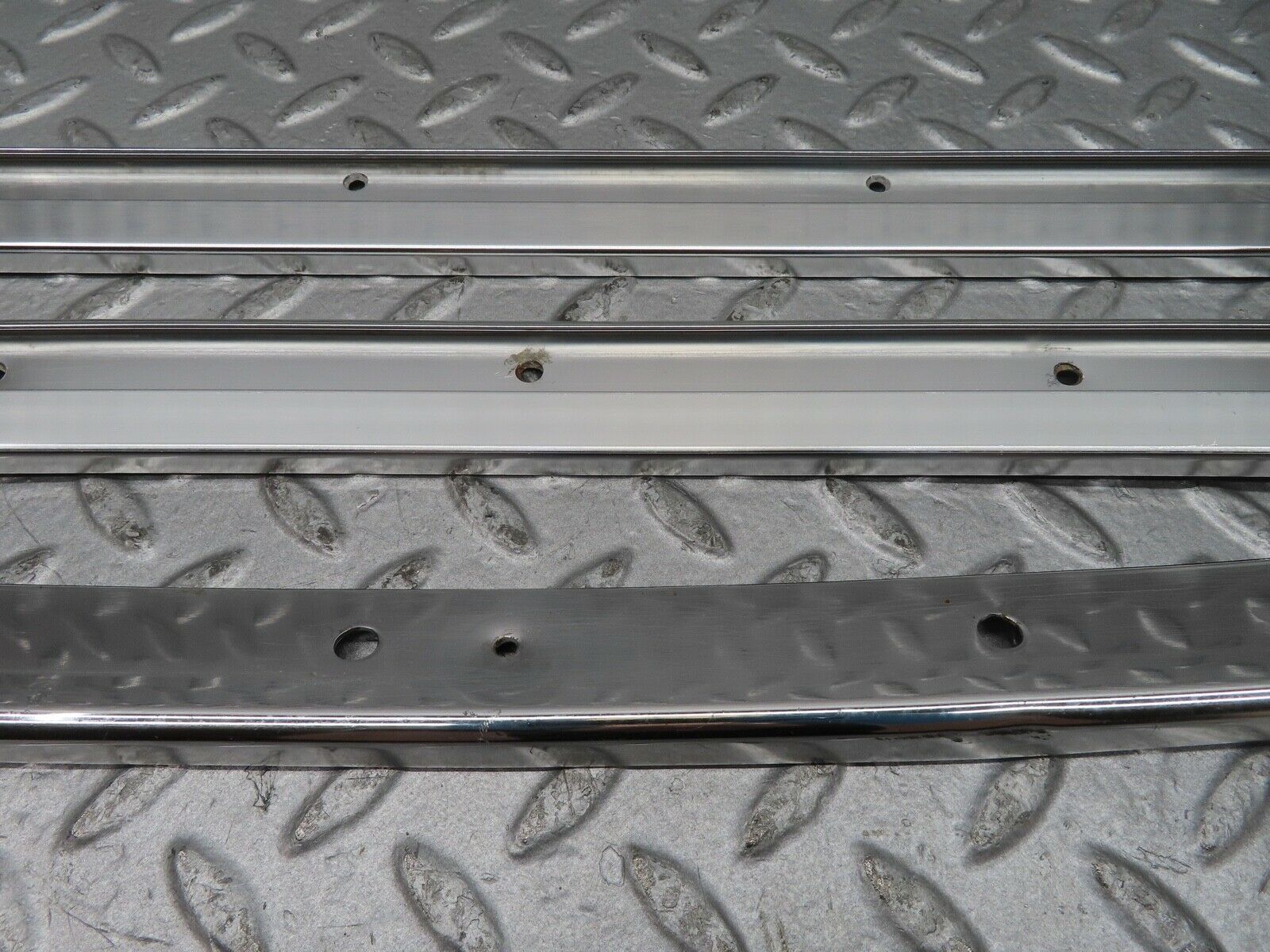 16760 Mercedes-Benz C107 380SLC Roof Chrome Moulding Trim Left Side