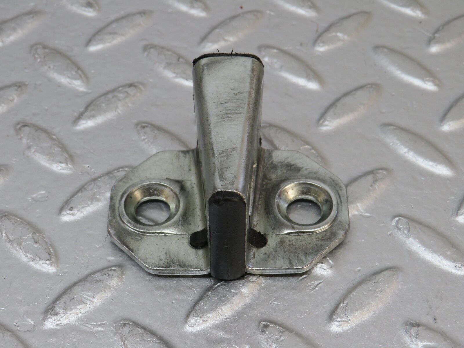 33374 Mercedes-Benz W202 C180 Door Lock Latch