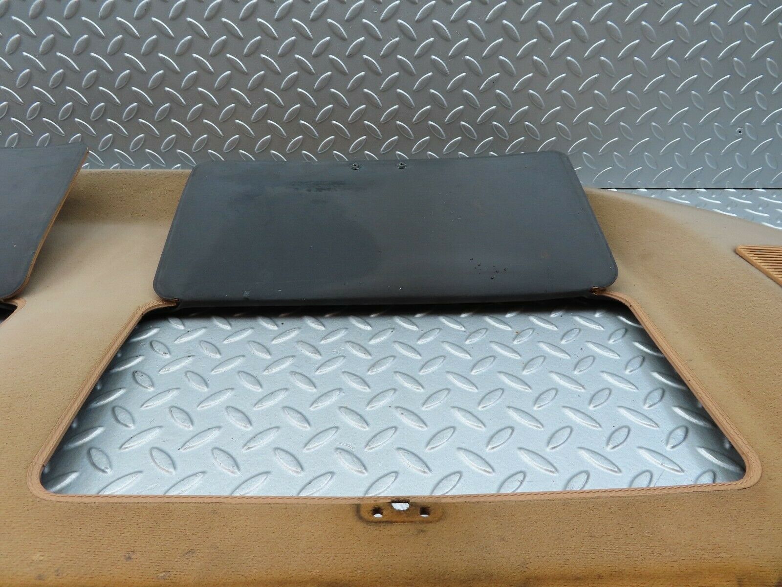 6326 Mercedes-Benz W126 380SE Rear Parcel Shelf