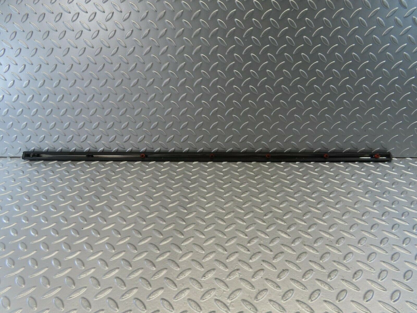 10897 Mercedes-Benz W123 230E Front Right Door Centre Moulding Trim