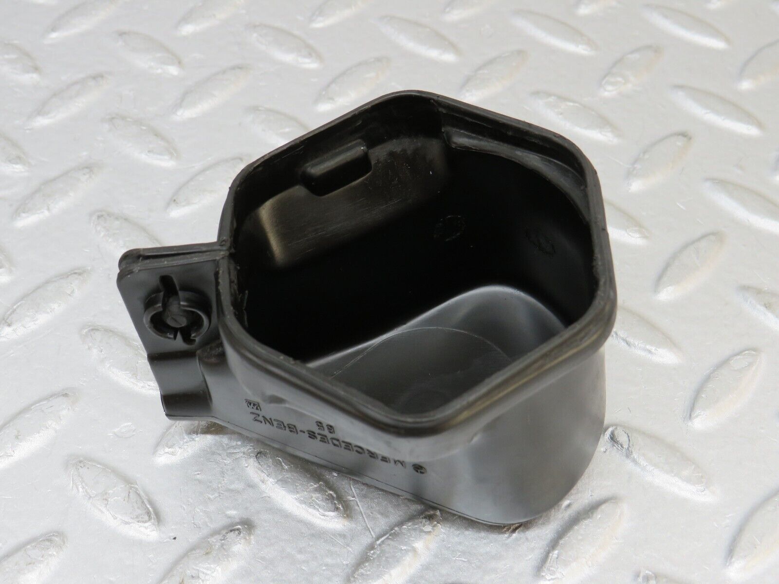 36032 Mercedes-Benz W126 420SE Ignition Coil Cover Cap 0001582285