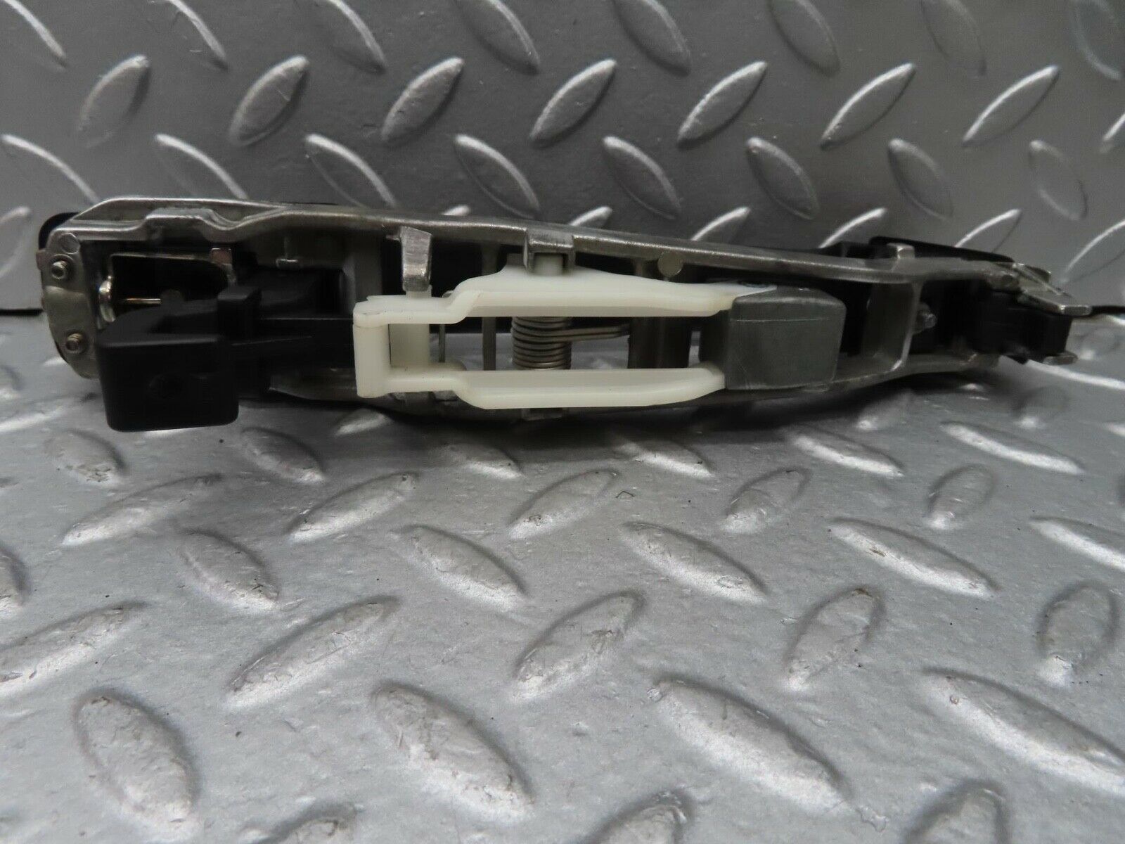 16519 Mercedes-Benz W124 260E Rear Left Exterior Door Handle