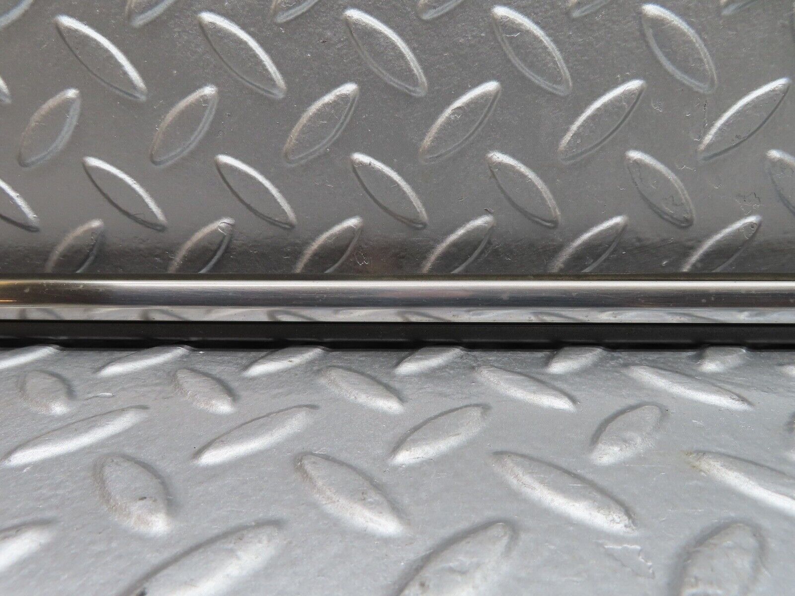 20447 Mercedes-Benz W114 280CE Coupe Front Right Fender Wing Centre Moulding Trim