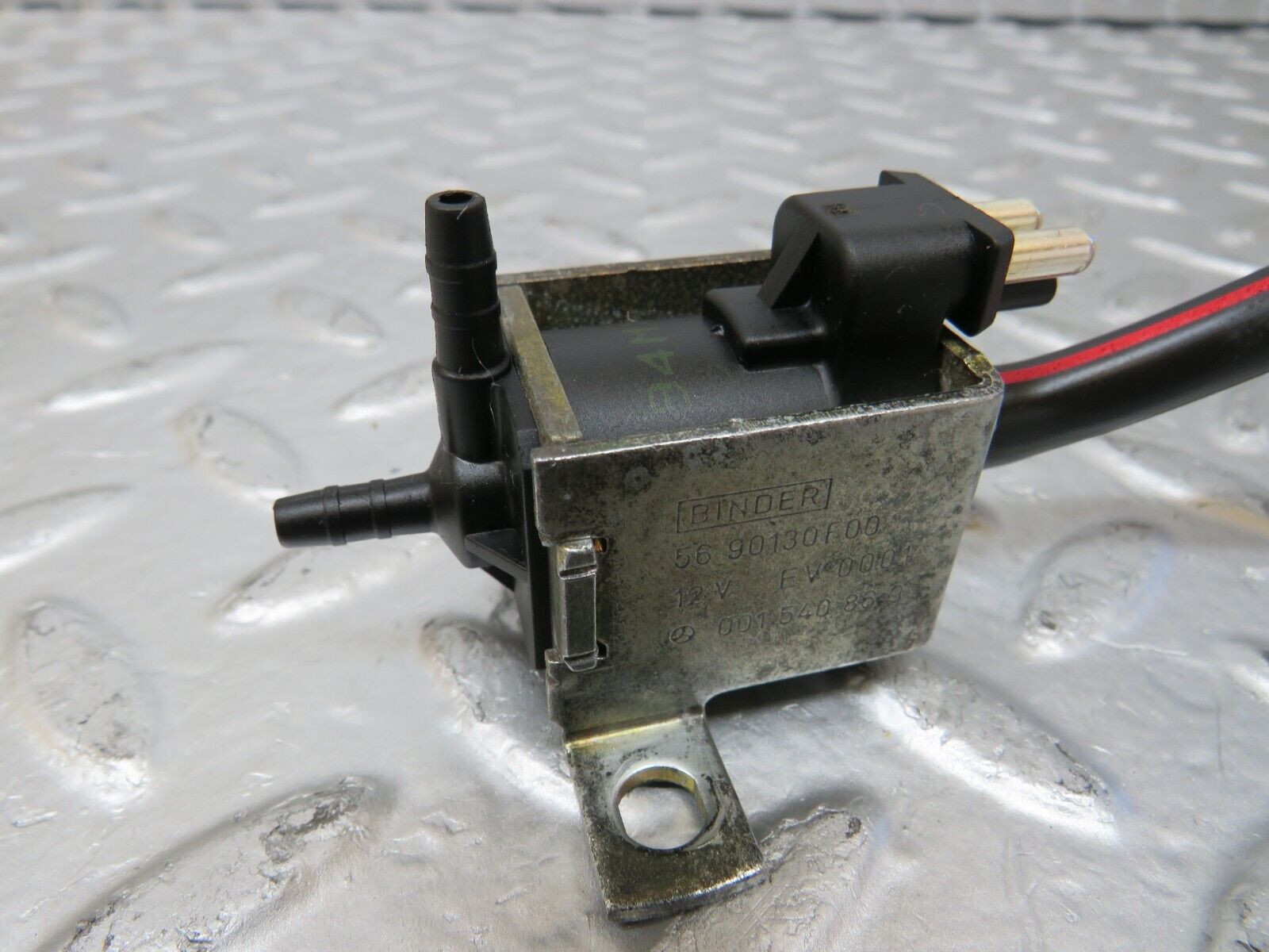 25677 Mercedes-Benz W124 280E Vacuum Valve Solenoid 1170780981