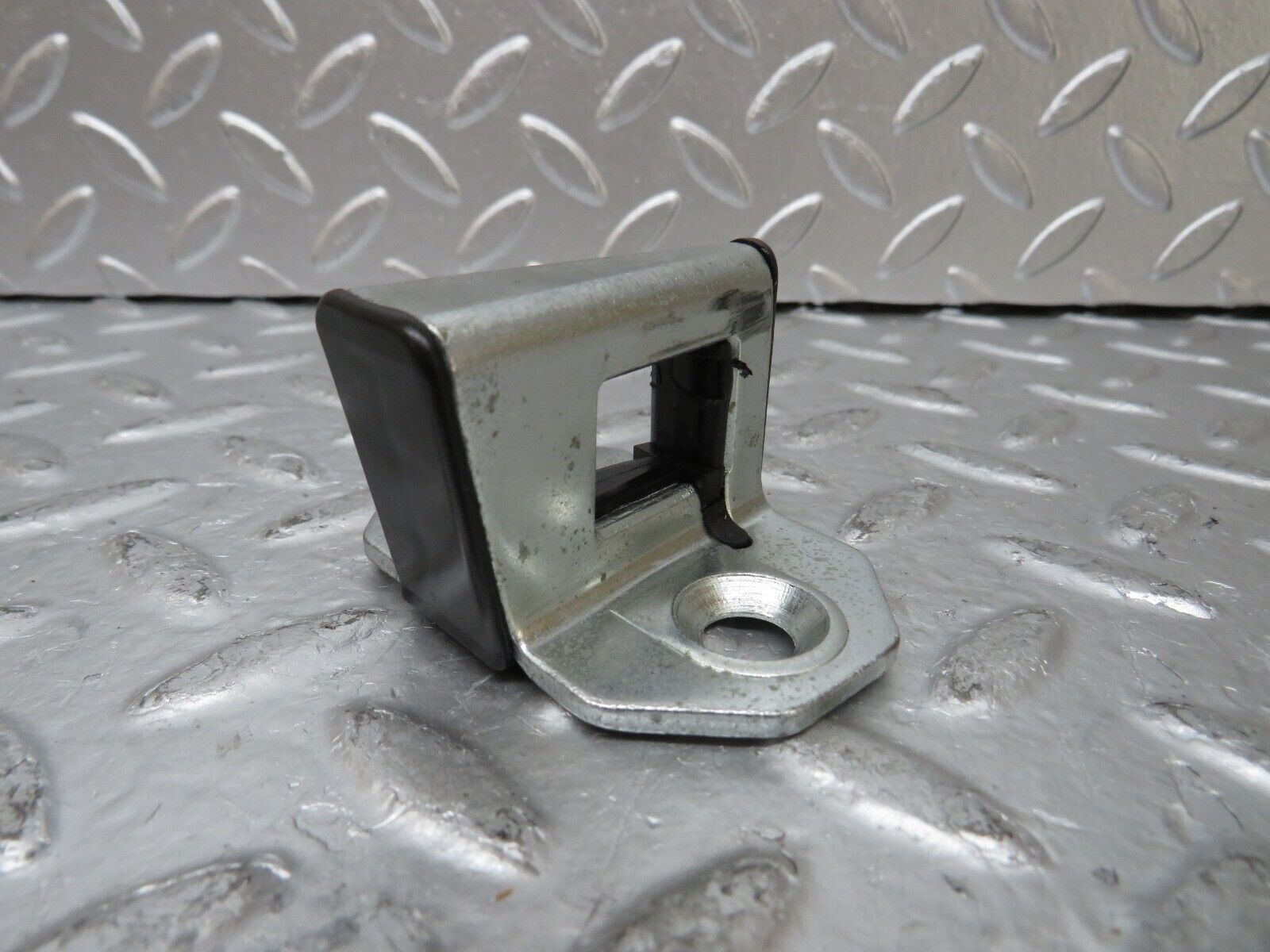 25844 Mercedes-Benz W124 280E Door Lock Latch