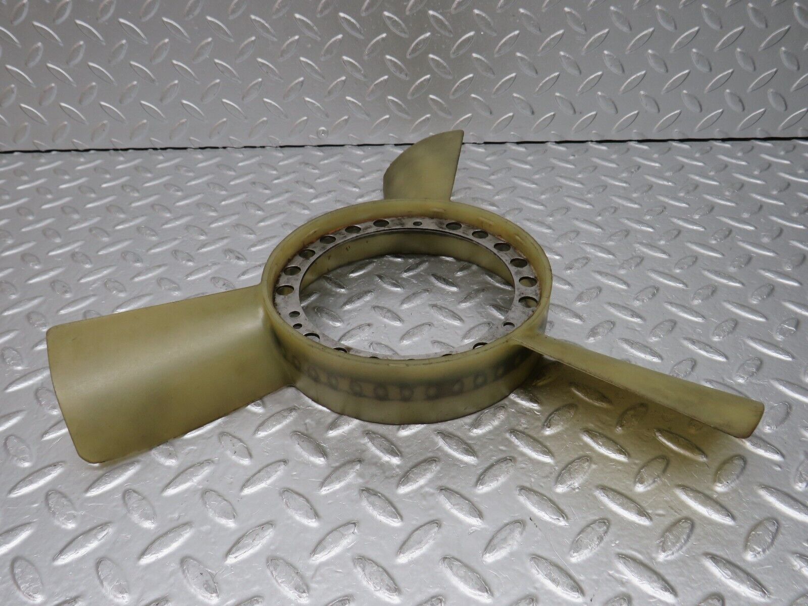 0093 Mercedes-Benz W116 350SE Engine Cooling Fan 6162000723