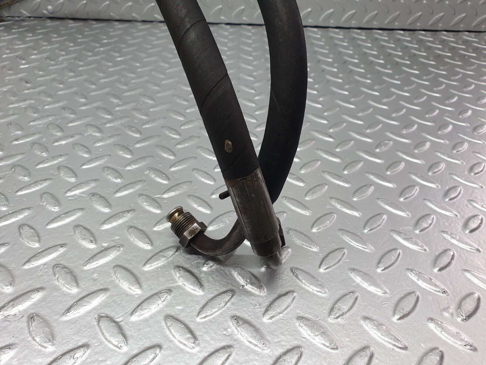 40817 Mercedes-Benz W123 300D Power Steering Oil Line Pipe