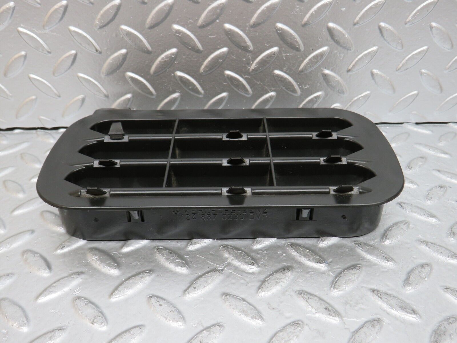 29369 Mercedes-Benz W124 230E Rear Air Intake Vent Right 1248370242