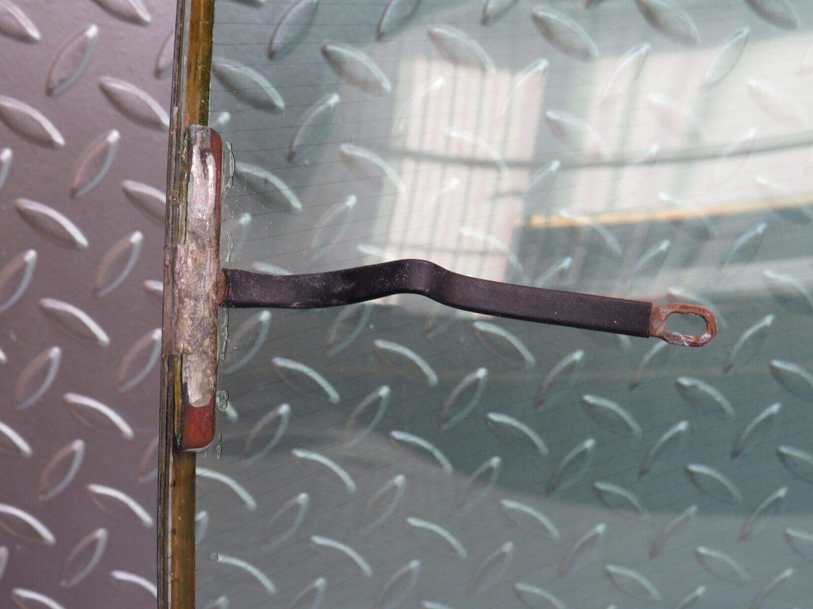 36010 Mercedes-Benz W126 420SE Rear Heated Windscreen