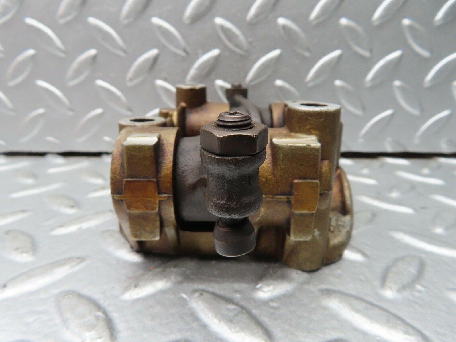 21270 Mercedes-Benz W123 230E Rocker Arms Camshaft Bearing Block 1020510110