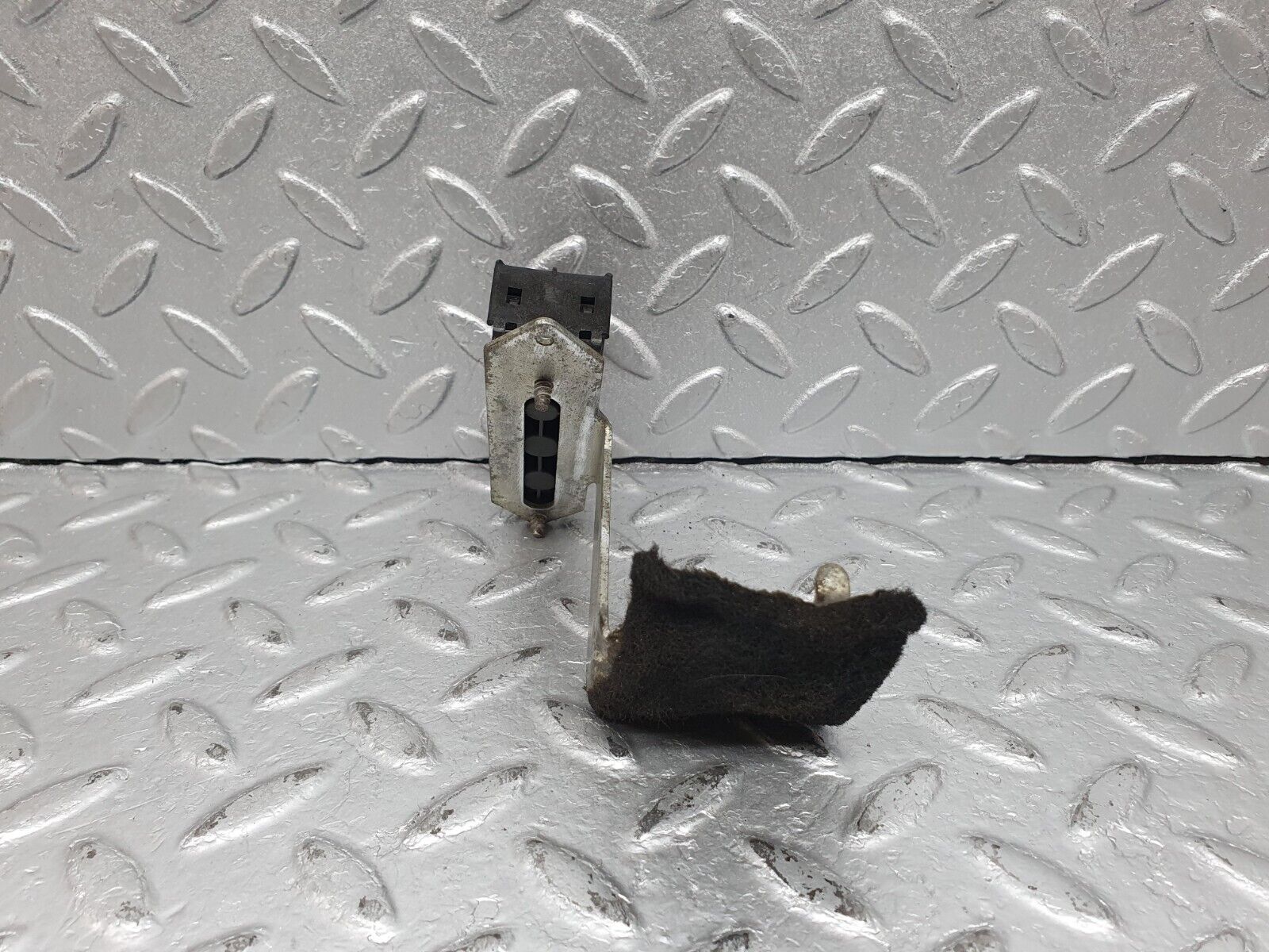 41108 Mercedes-Benz W126 300SE Cable Wire Connector 1235400369