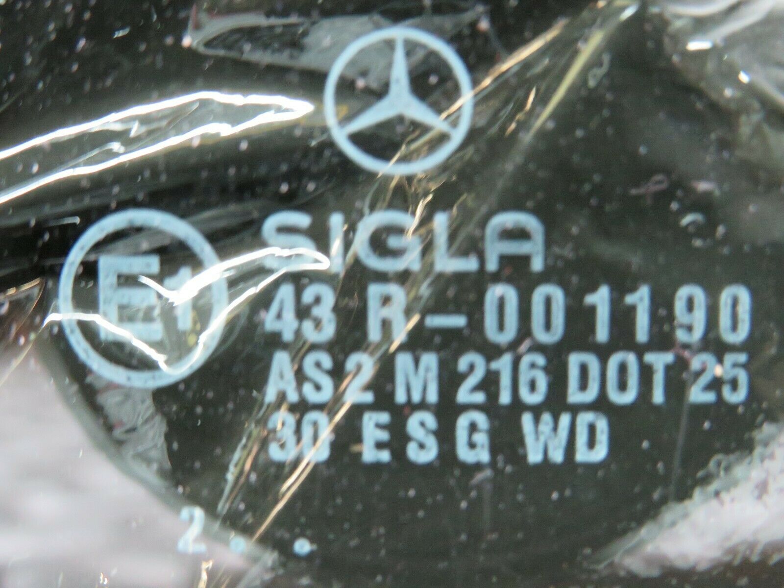 24439 Mercedes-Benz S124 220TE Wagon Rear Right Quarter Glass