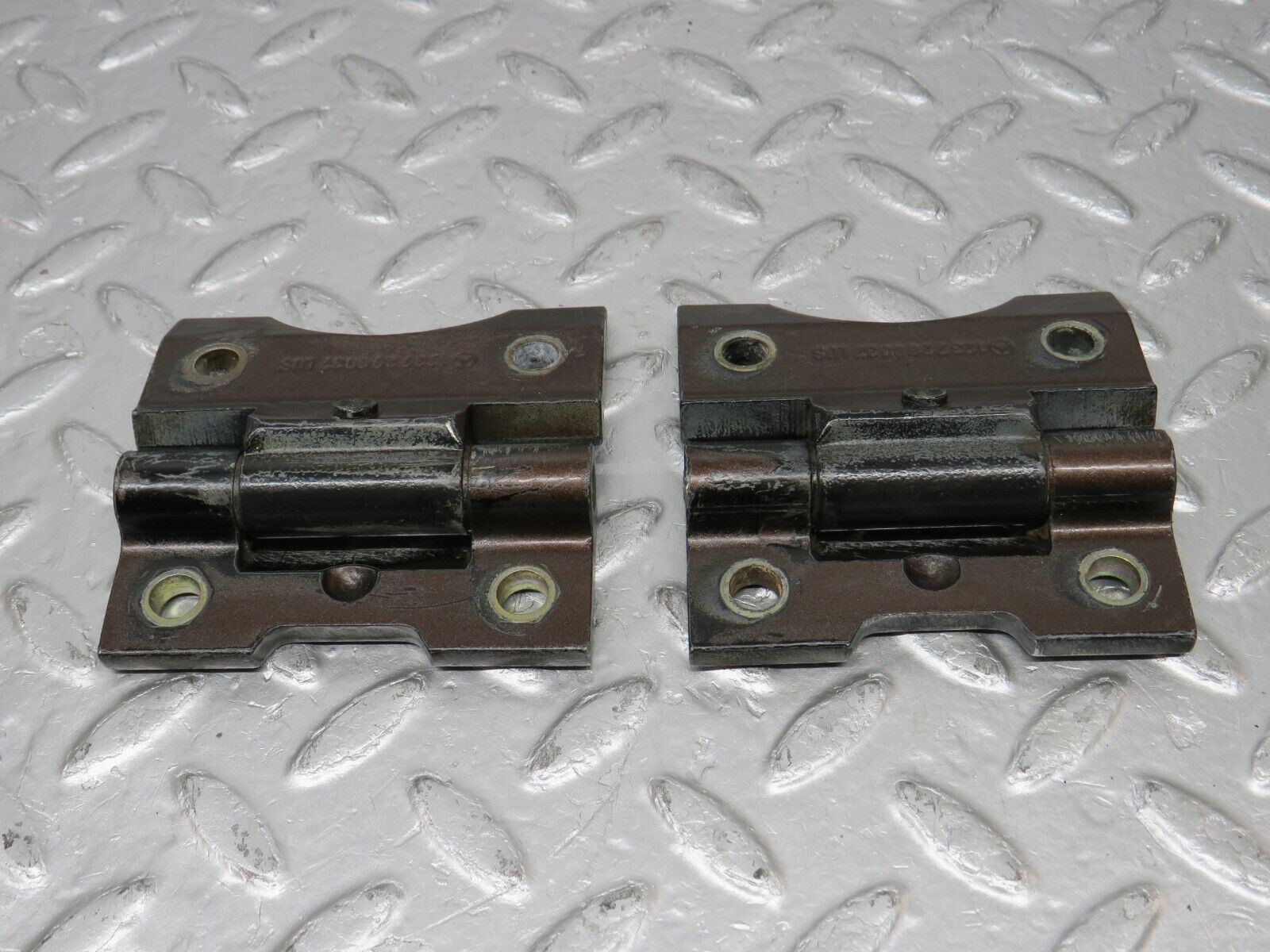 34320 Mercedes-Benz C126 380SEC Coupe Door Hinge Pair 1237200037