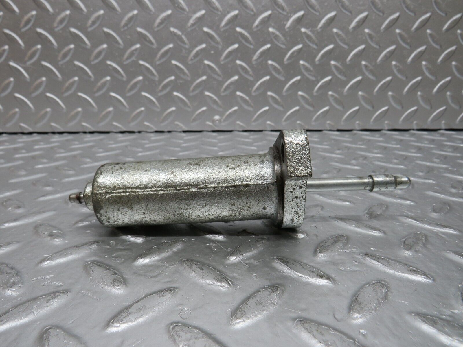 31349 Mercedes-Benz S124 220TE Wagon Clutch Master Cylinder