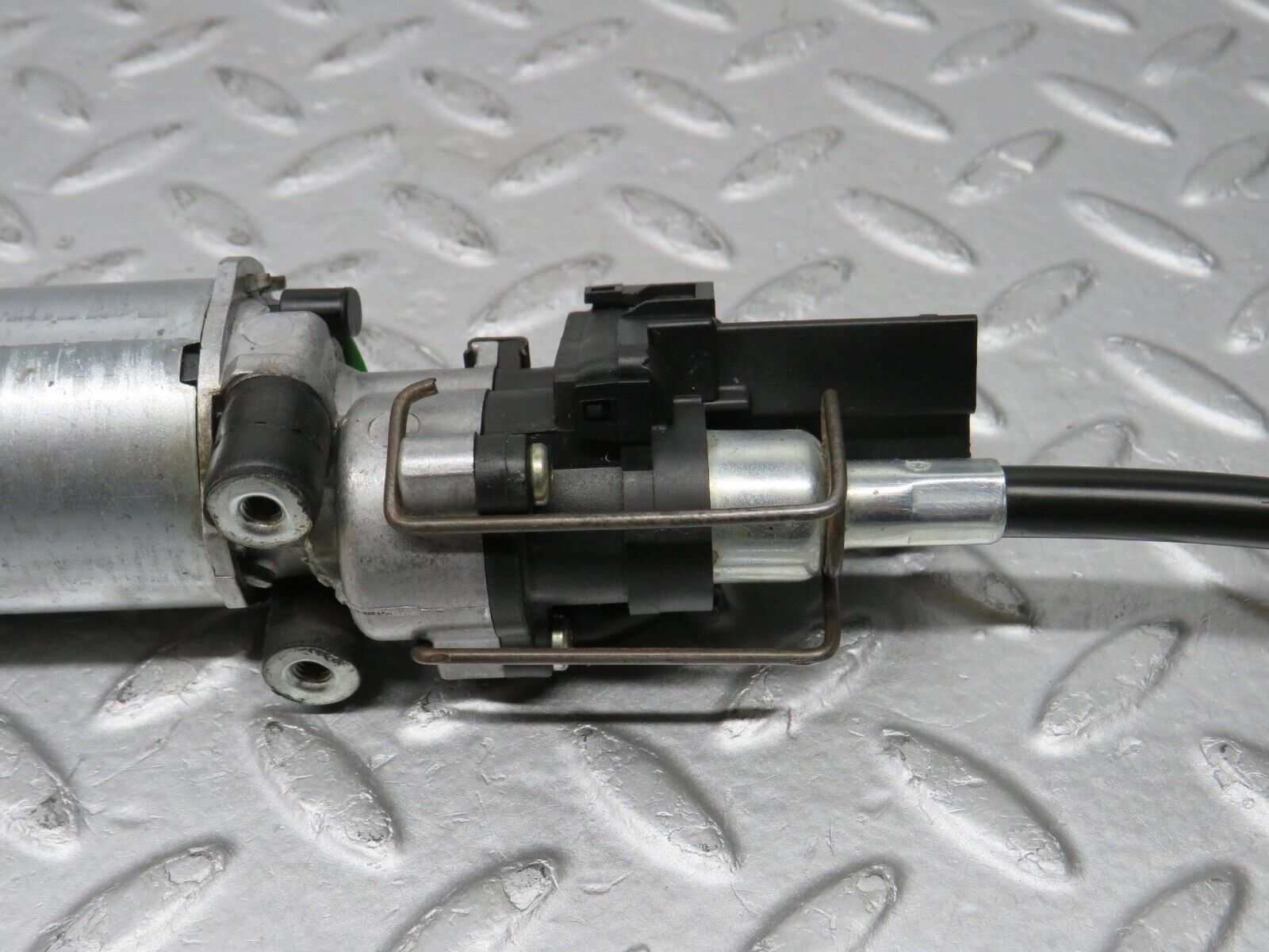 36851 Mercedes-Benz R129 300SL-24 Front Left Seat Adjustment Motor Bosch 1298200742 0390206653