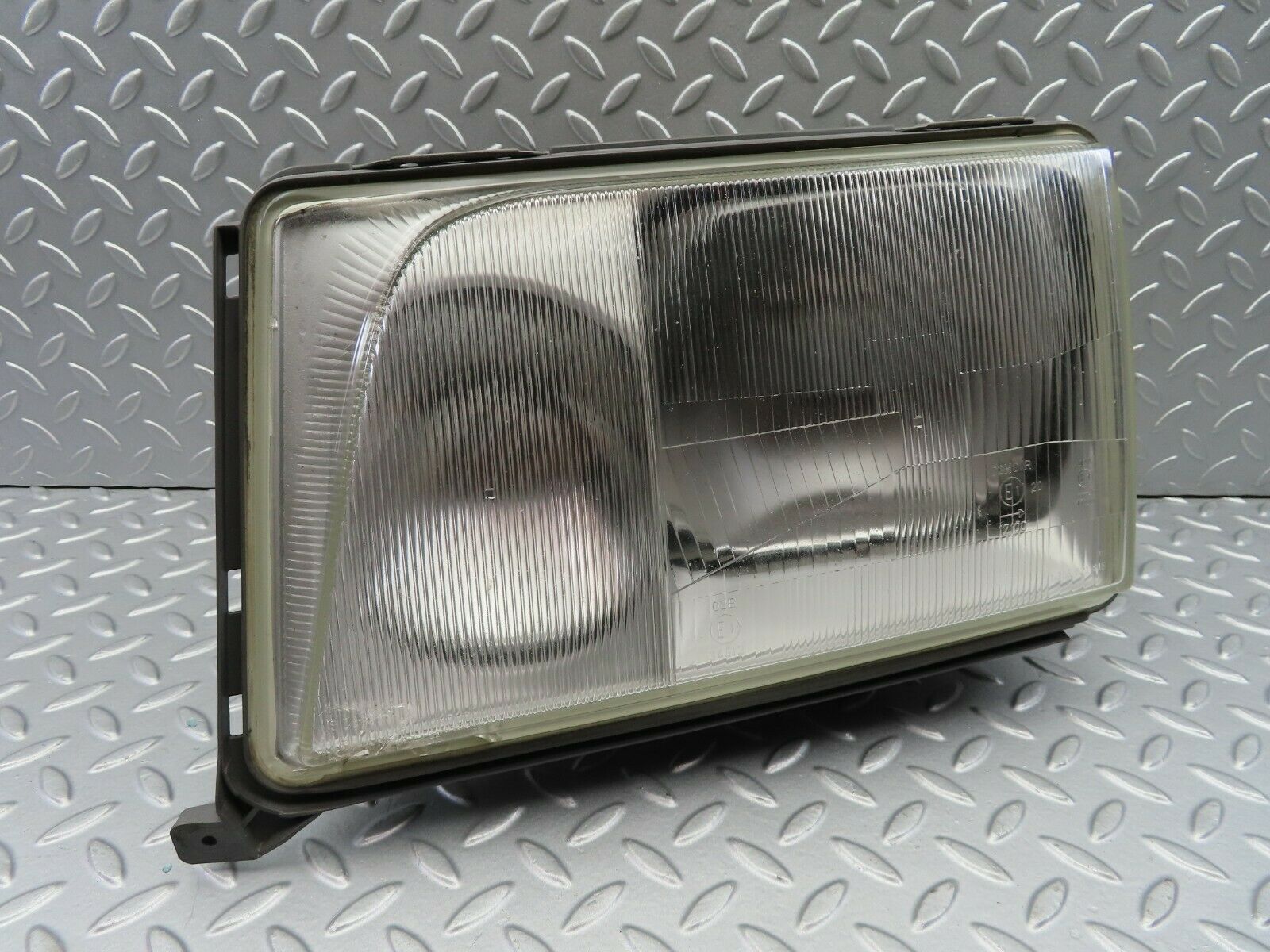 6685 Mercedes-Benz S124 E220 Wagon Headlight Bosch Left Side 1305544186