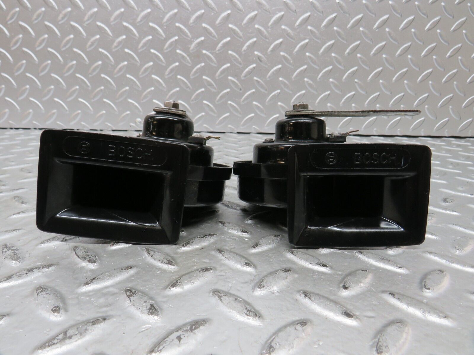 27805 Mercedes-Benz S124 300TE Wagon Horn Bosch Pair