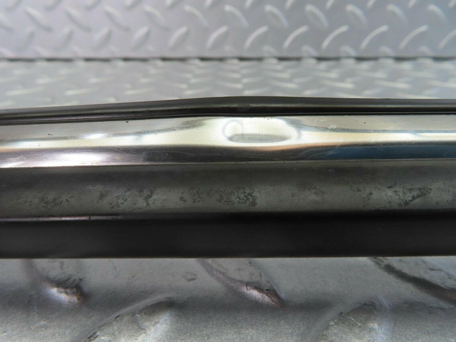 10238 Mercedes-Benz W116 Front Right Door Centre Moulding Trim