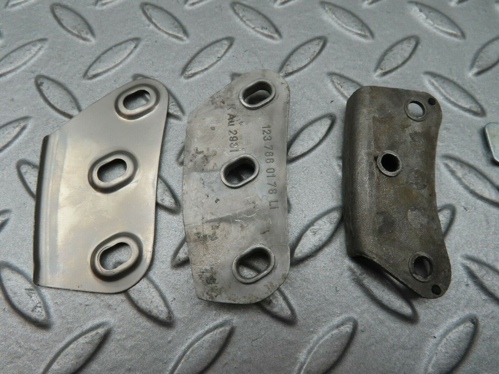 3938 Mercedes-Benz S123 200T Wagon Left Side Tailgate Stop 1237660176