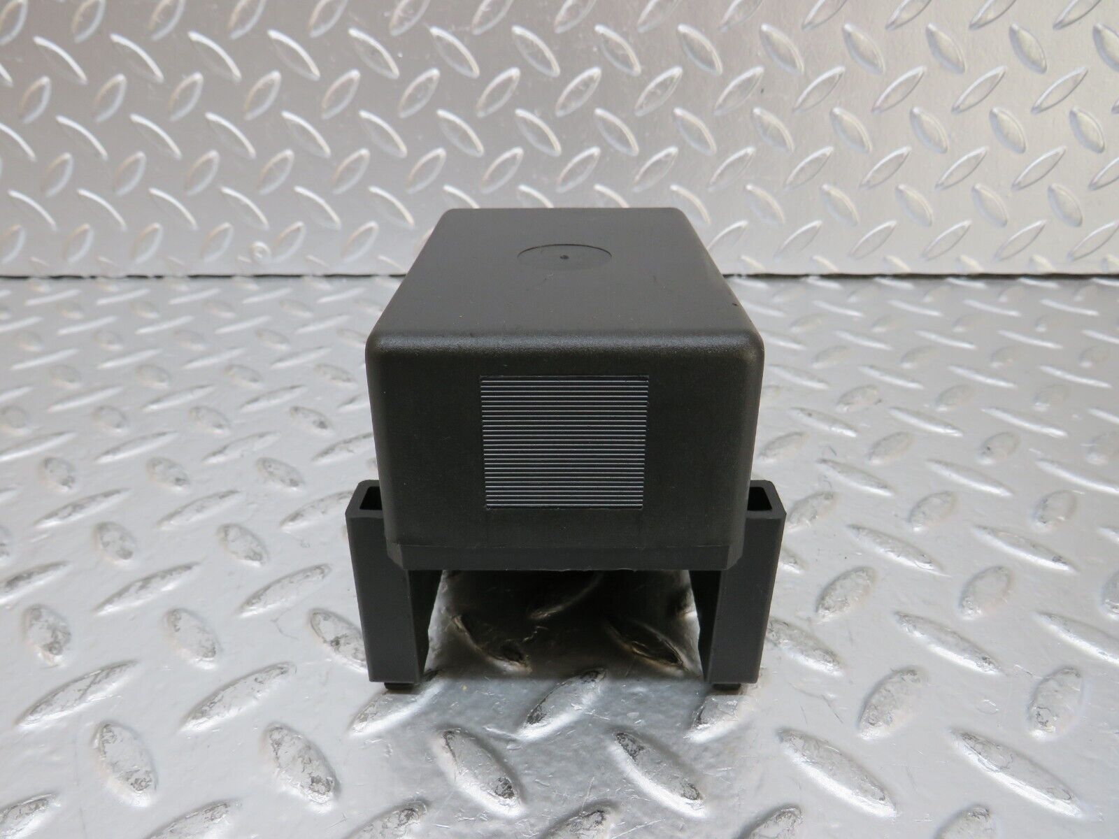 25357 Mercedes-Benz W201 190D Relay Box Cover 2015450103