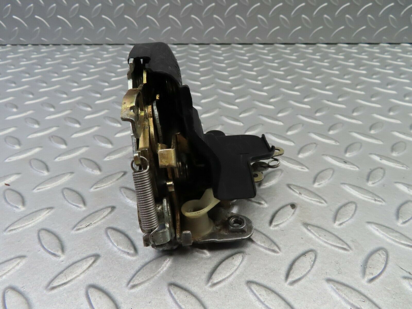 6118 Mercedes-Benz W126 380SE Front Right Door Lock Mechanism