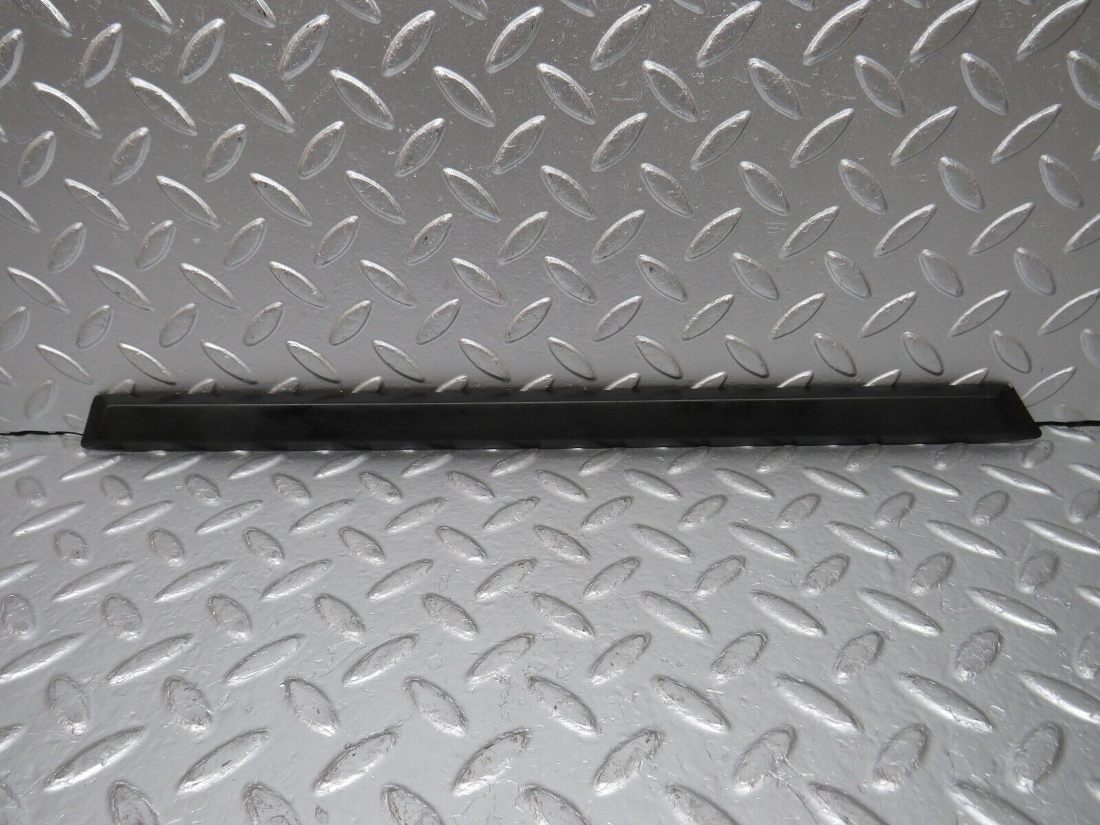 30785 Mercedes-Benz W201 190E 2.0L Rear Left Fender Wing Centre Moulding Trim