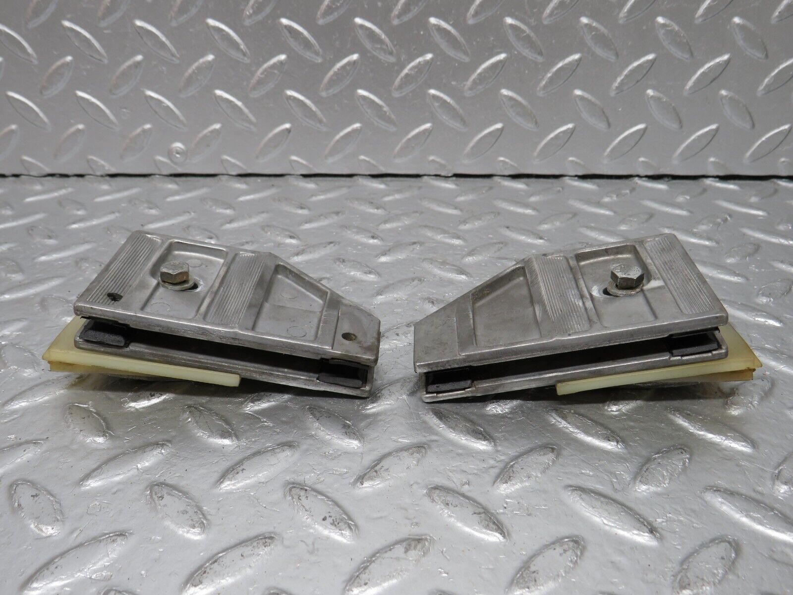 34390 Mercedes-Benz C126 380SEC Coupe Door Window Guide Bracket Pair