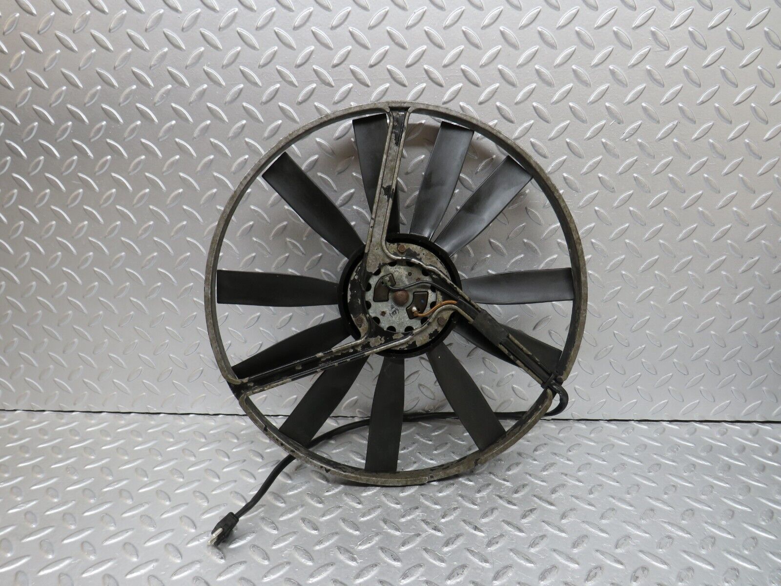 37152 Mercedes-Benz C126 420SEC Coupe Radiator Cooling Fan