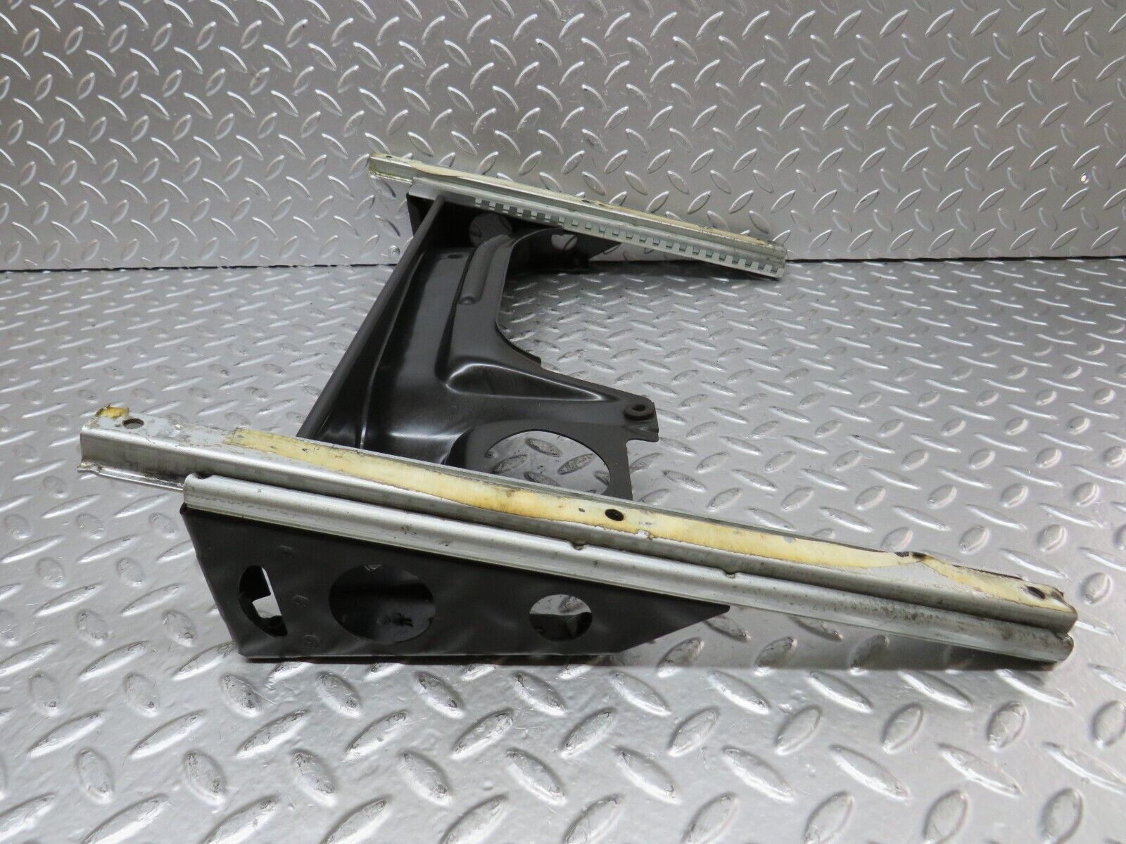 26339 Mercedes-Benz W116 450SE Front Right Seat Sliding Mechanism