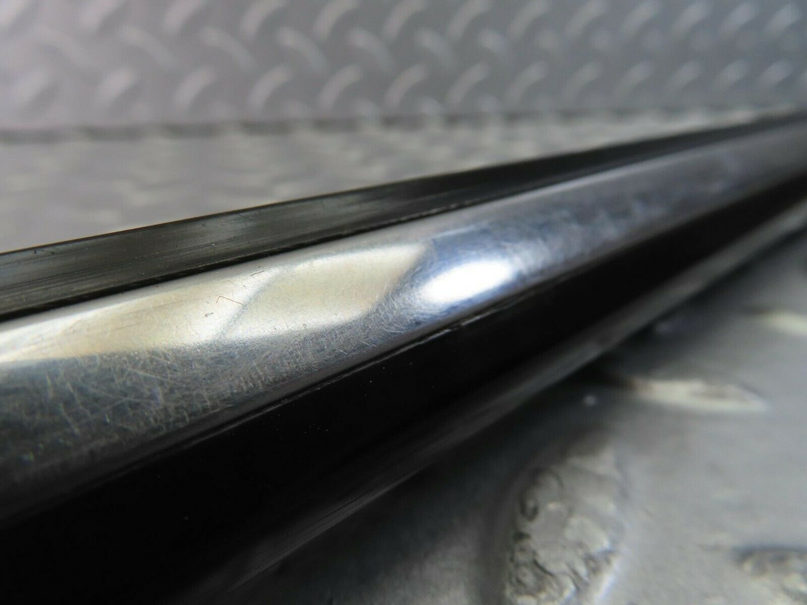 10276 Mercedes-Benz W123 Rear Left Door Centre Moulding Trim