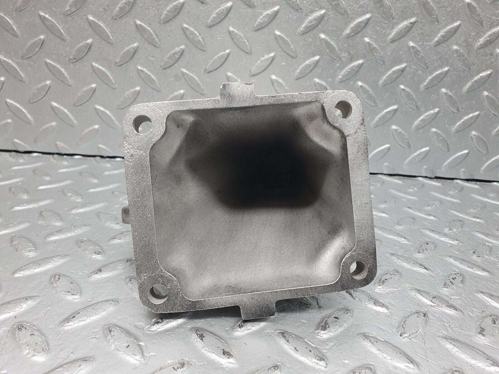 41012 Mercedes-Benz W126 300SE Engine Mount Bracket Right Side 6032230704