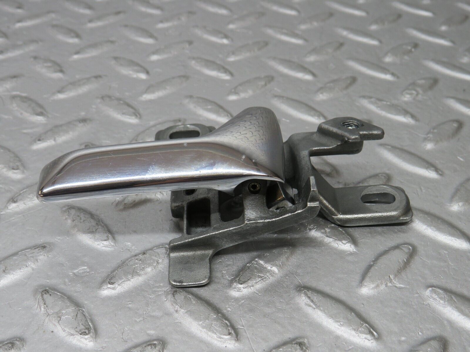 36105 Mercedes-Benz W126 420SE Front Right Door Interior Handle