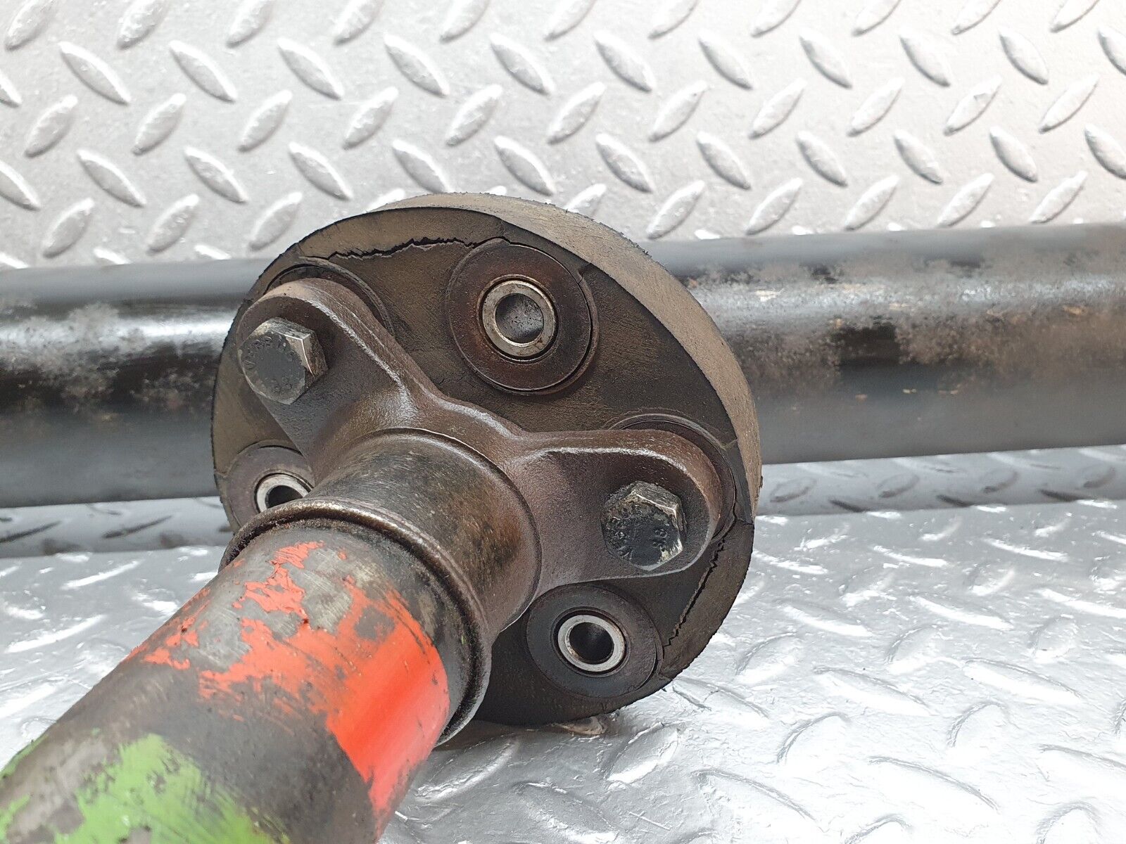 40844 Mercedes-Benz W123 300D Cardan Shaft Prop Shaft 1234110015 1234100981