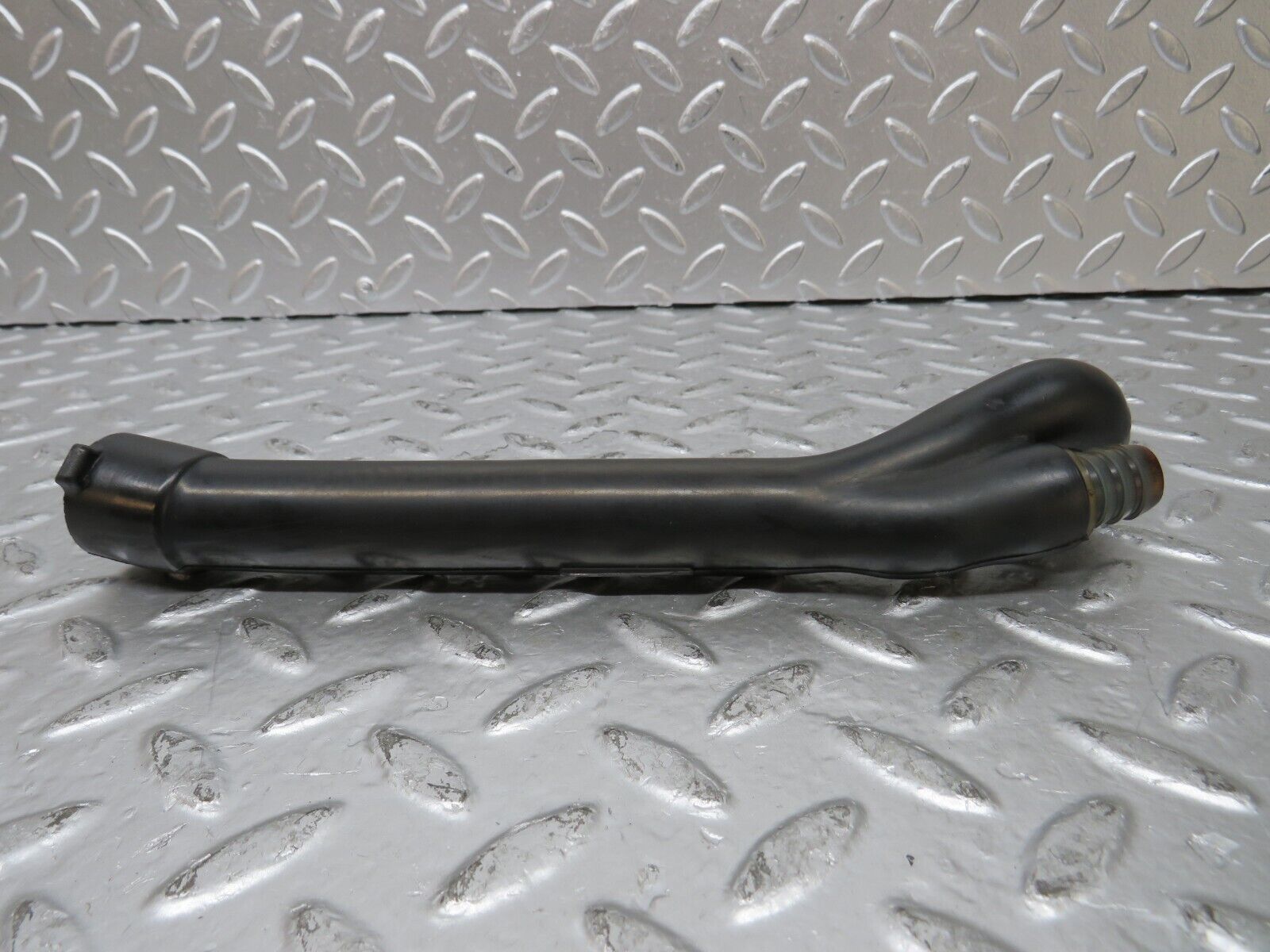 26317 Mercedes-Benz W116 450SE Air Intake Breather Hose 1160940682