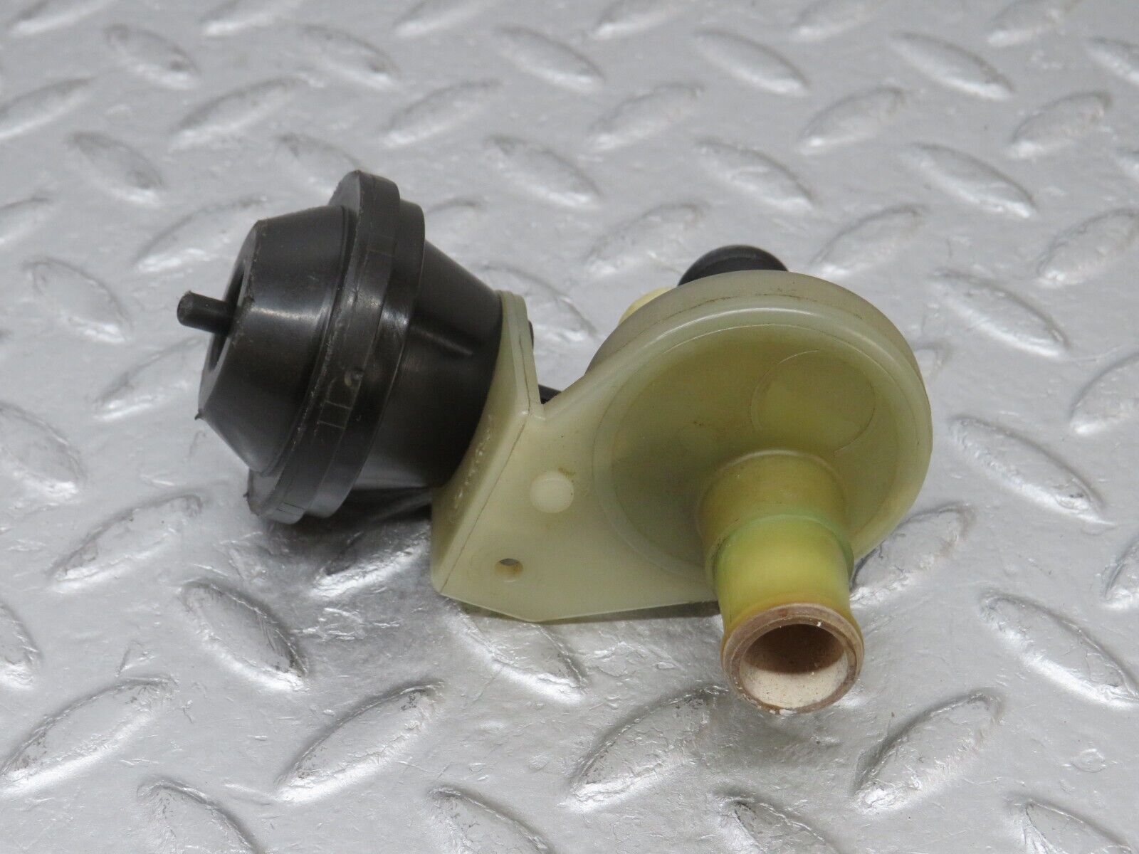 36574 Mercedes-Benz W201 190E 2.0L Heater Control Valve