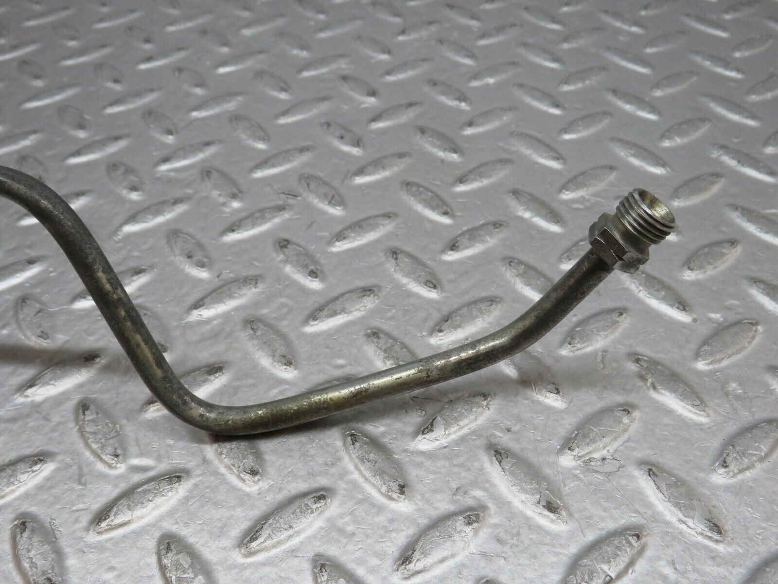 36309 Mercedes-Benz W126 420SE Oil Pipe Line