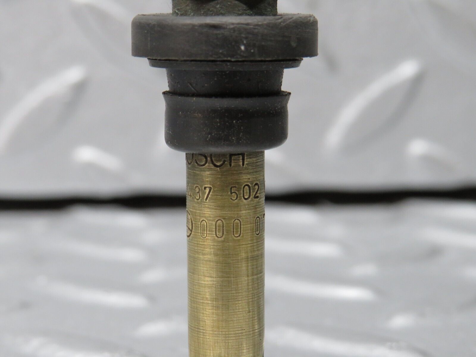 38905 Mercedes-Benz W201 190E 2.6L Fuel Injector Bosch 0000785623 0437502047