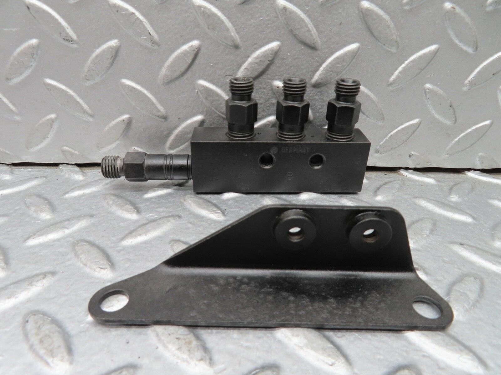 18310 Mercedes-Benz W111 220SE Coupe Fuel Injection Distributor EPVT1P1Z