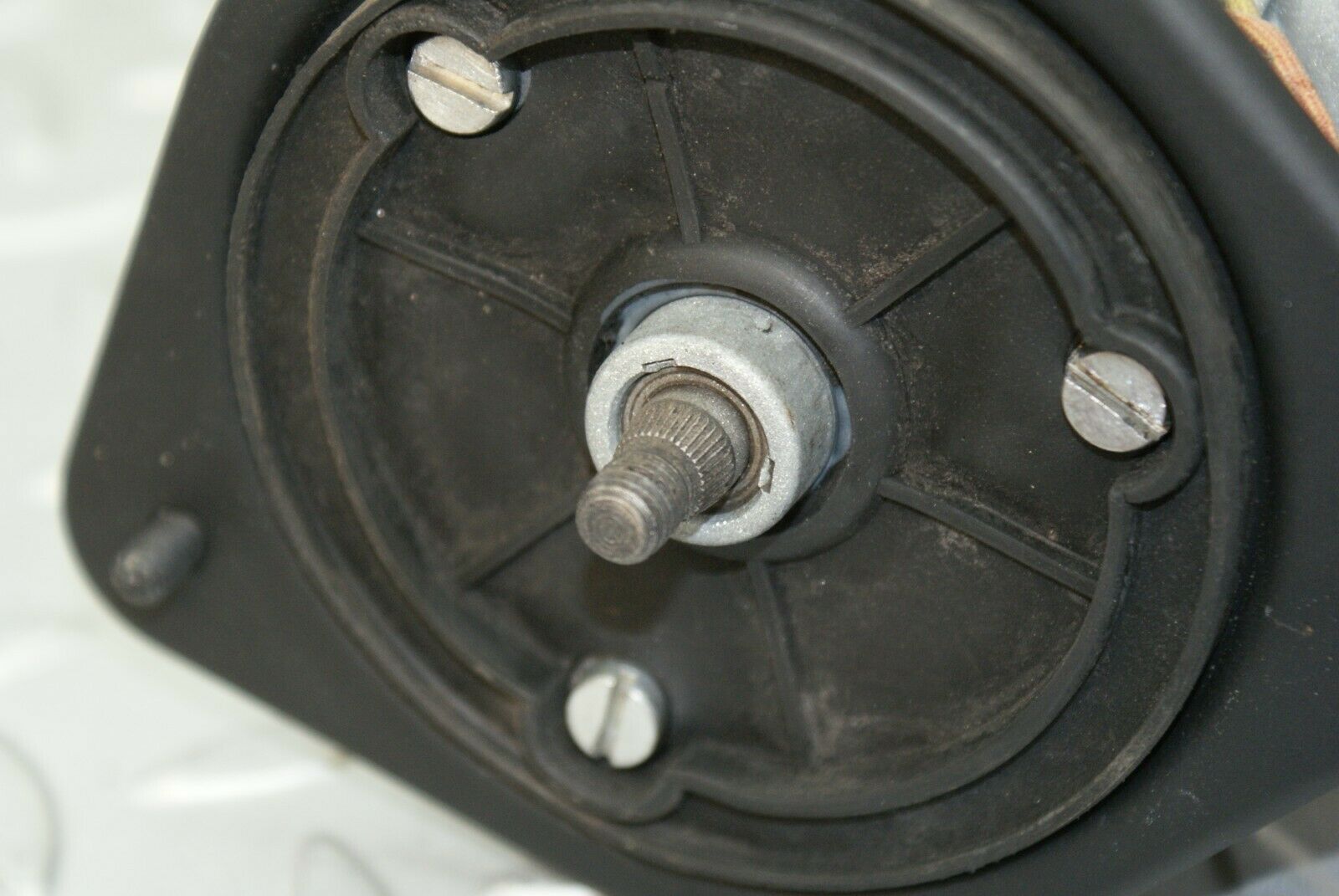 3072 Mercedes-Benz W115 220D Wiper Motor