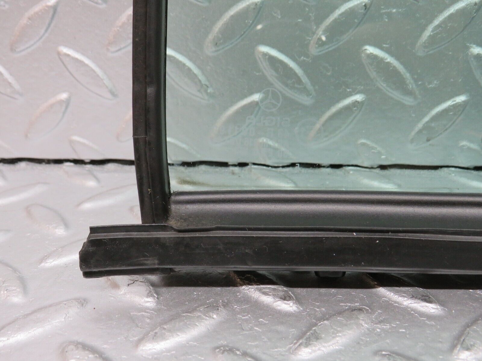 33139 Mercedes-Benz S124 Rear Left Door Quarter Window Glass 1247350824